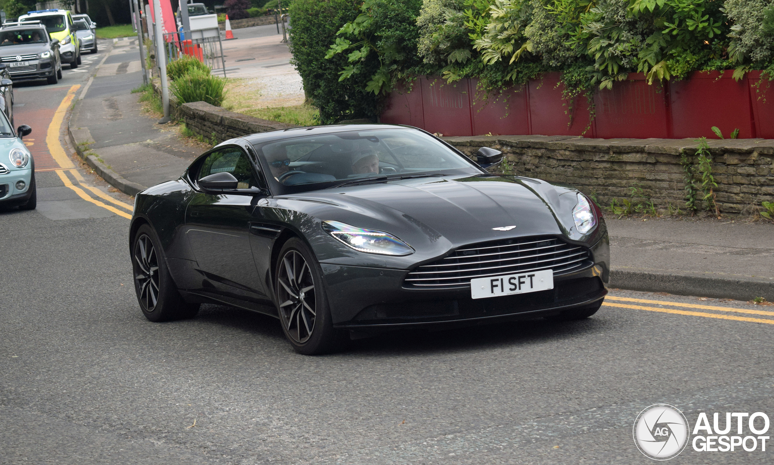 Aston Martin DB11 V8