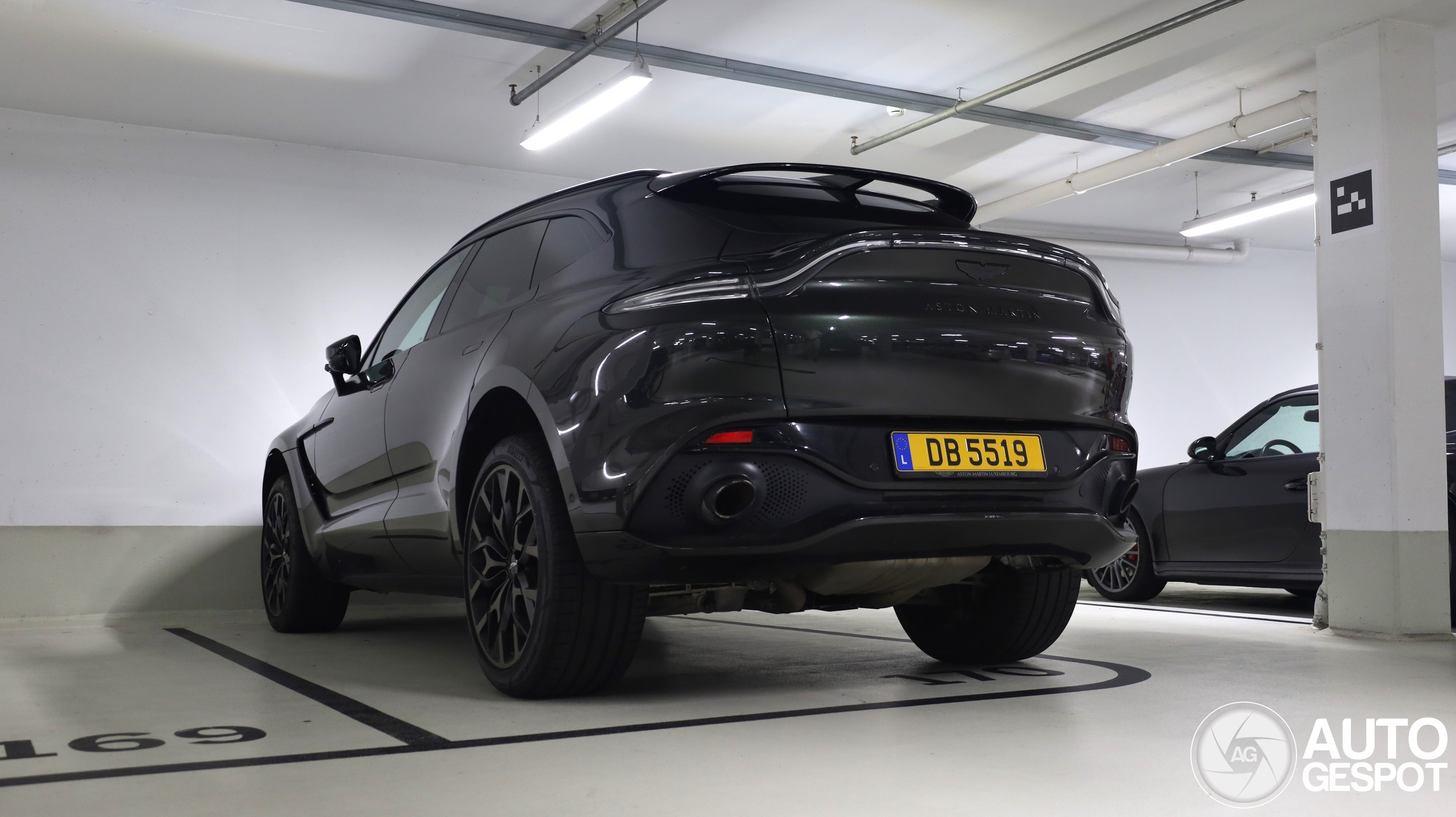 Aston Martin DBX