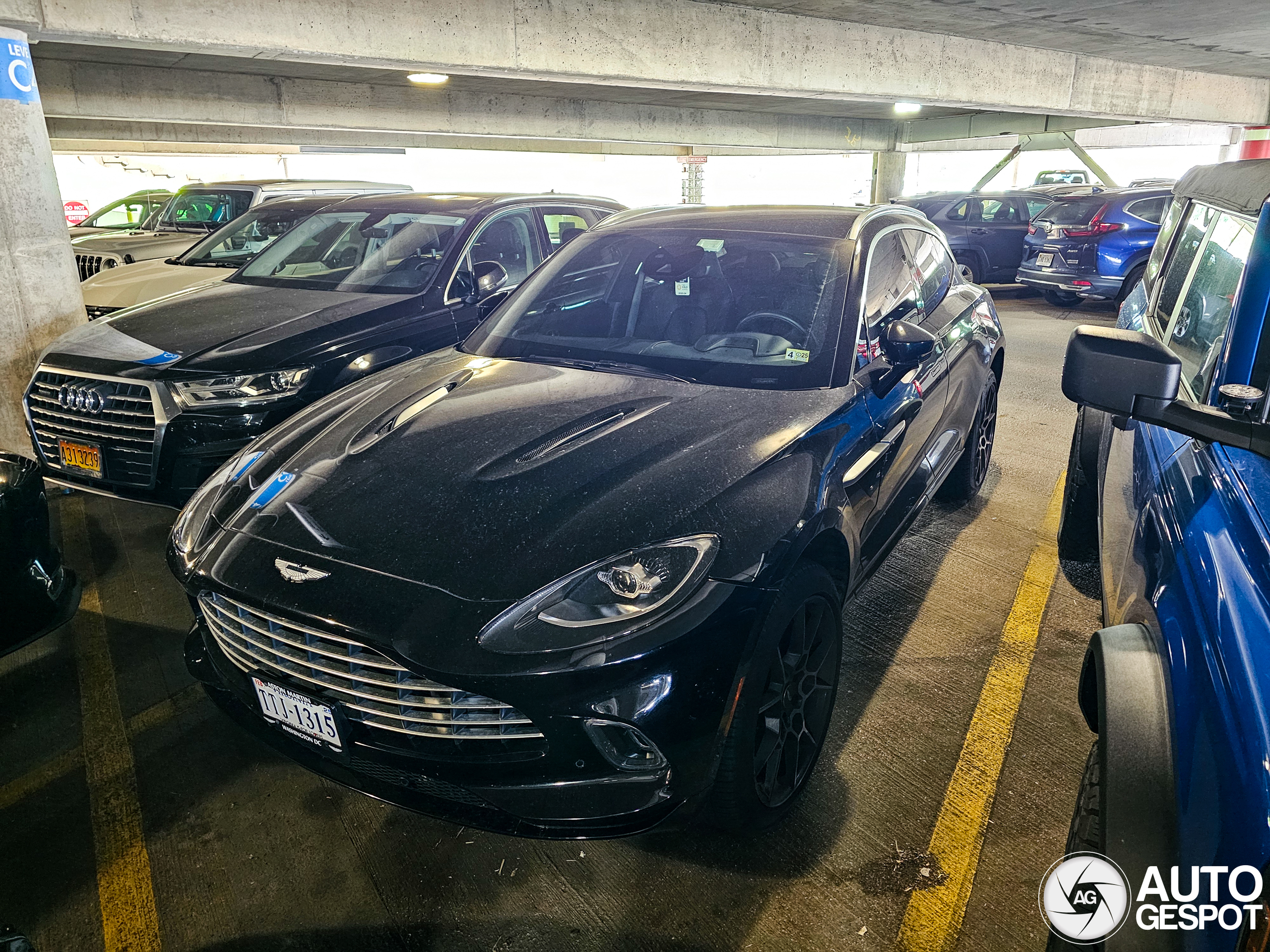 Aston Martin DBX