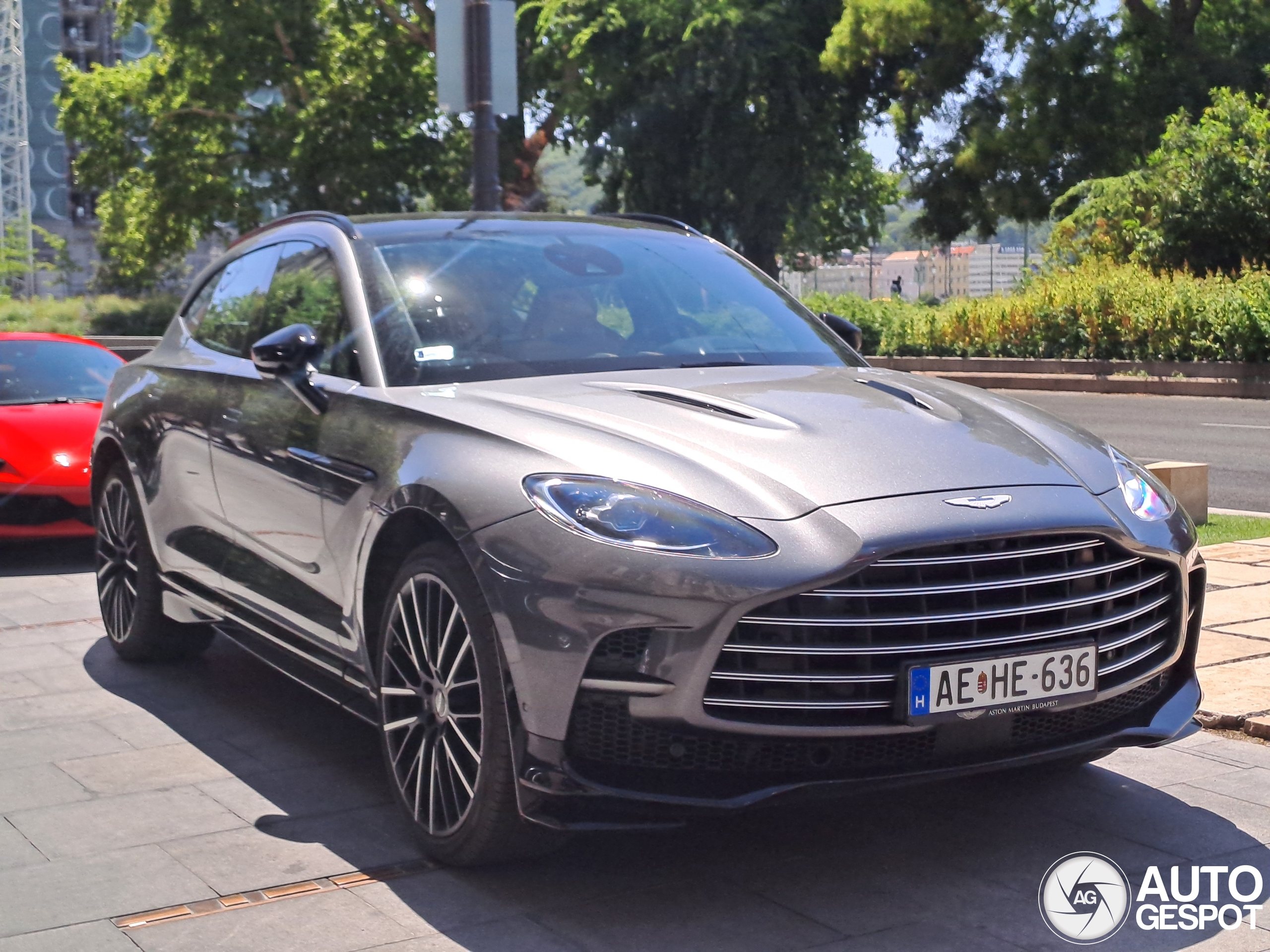 Aston Martin DBX707