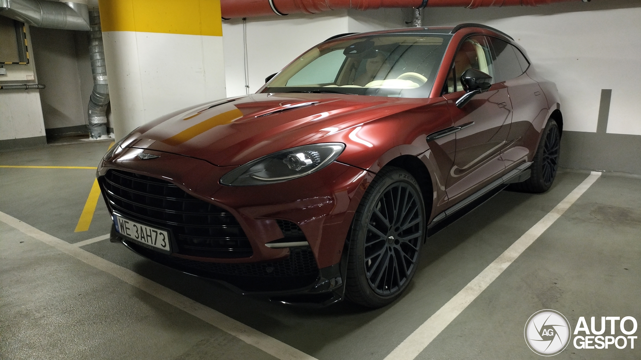 Aston Martin DBX707