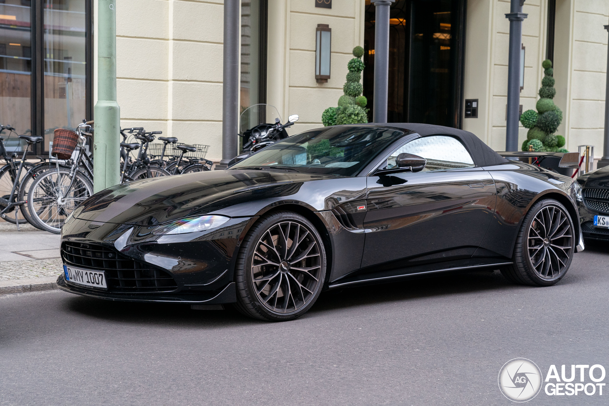 Aston Martin V8 Vantage Formula 1 Edition Roadster