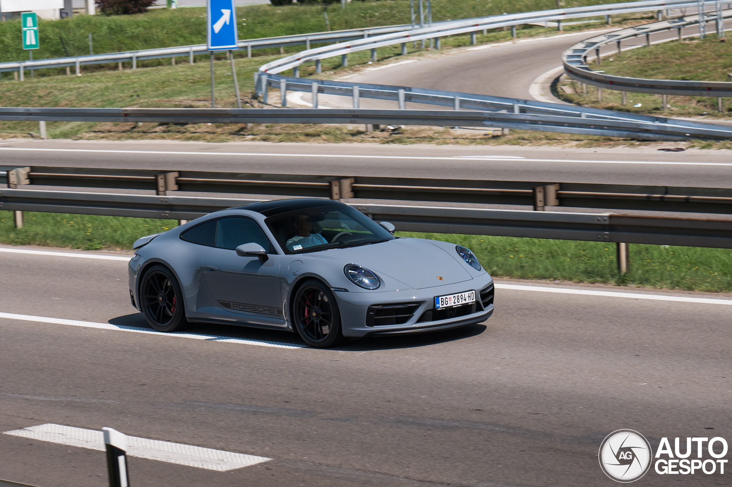 Porsche 992 Carrera 4 GTS