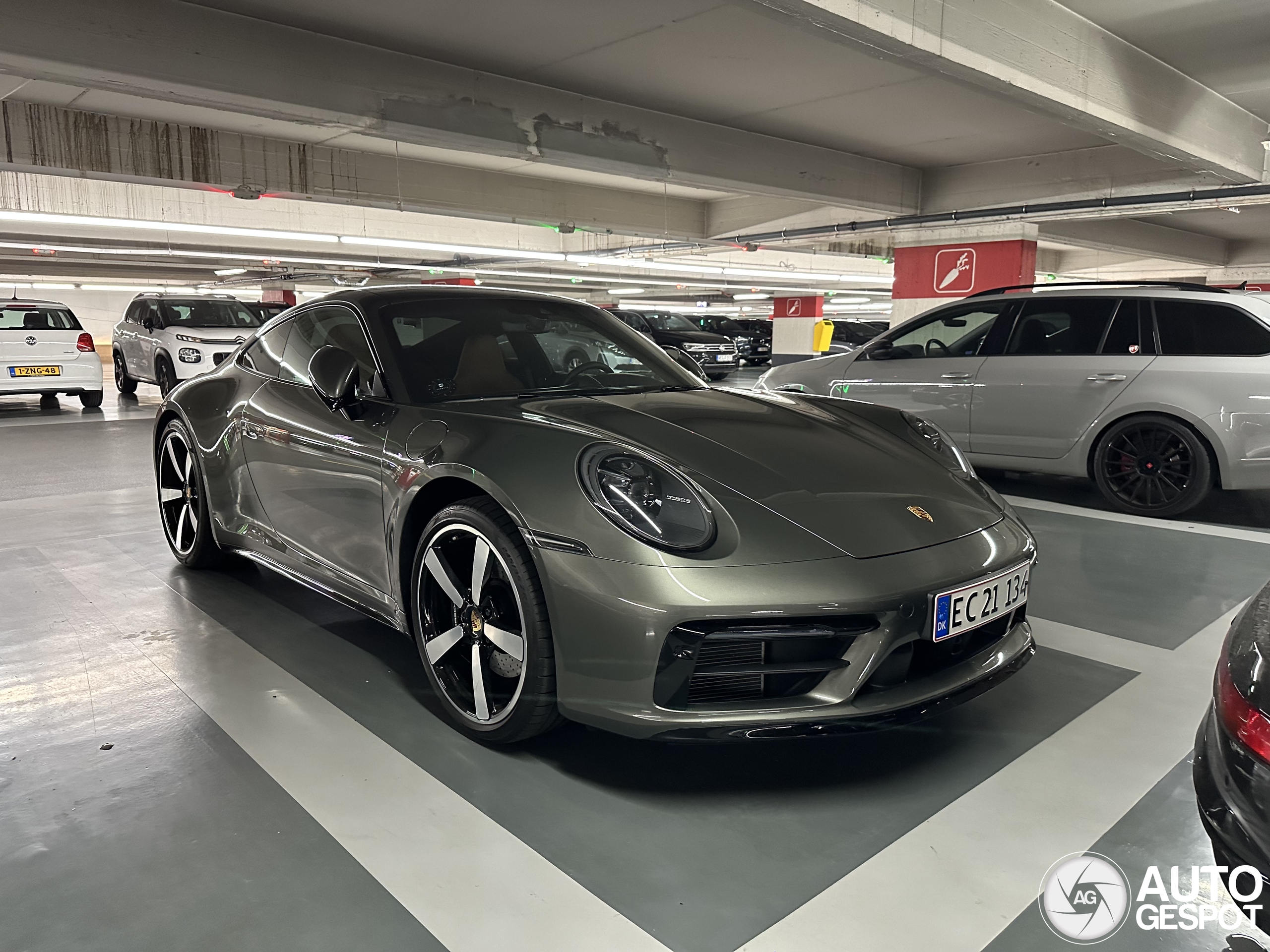 Porsche 992 Carrera 4S