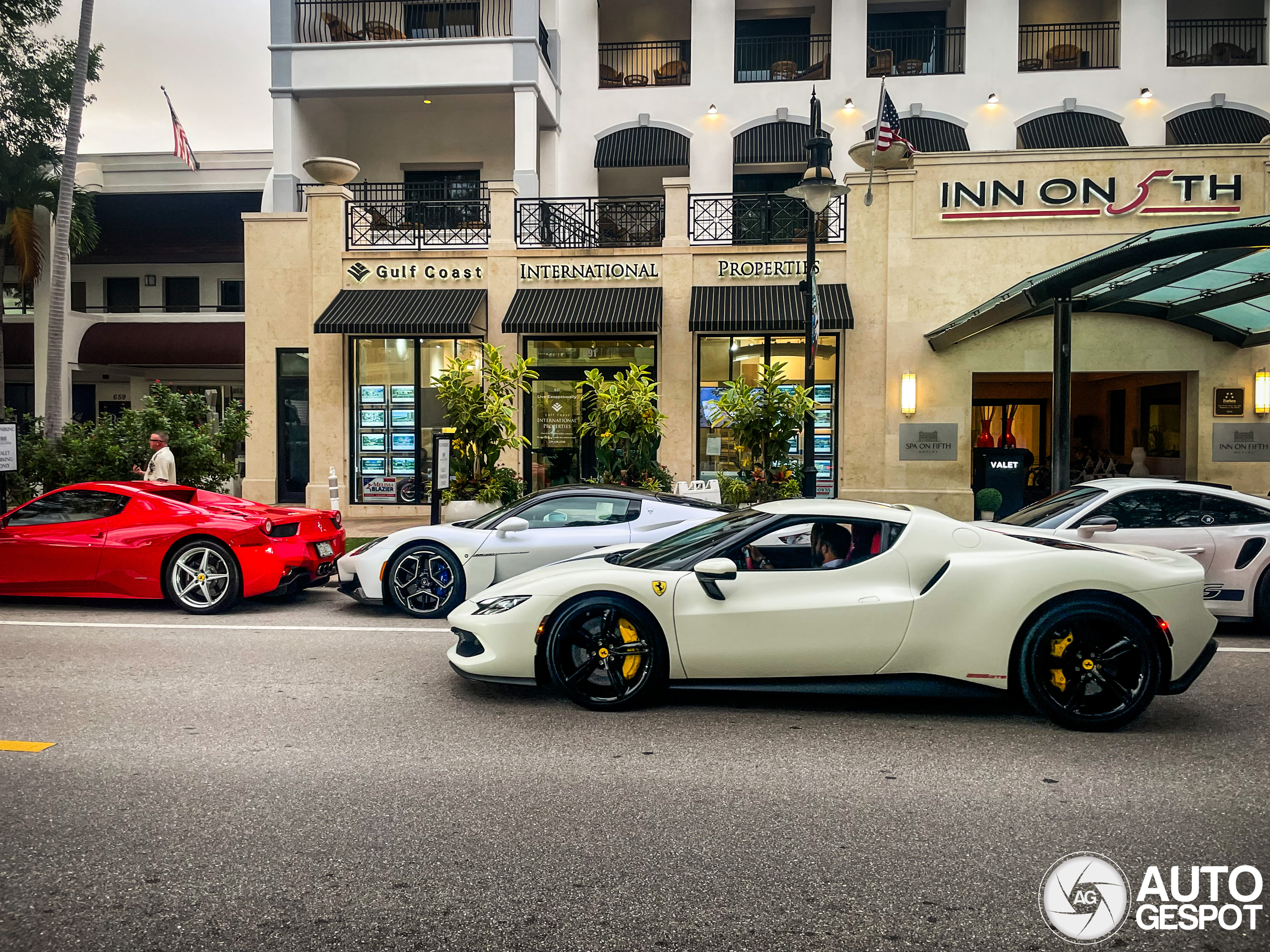 Supercar spektakel: een avond op 5th Avenue in Florida