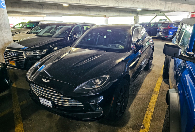 Aston Martin DBX