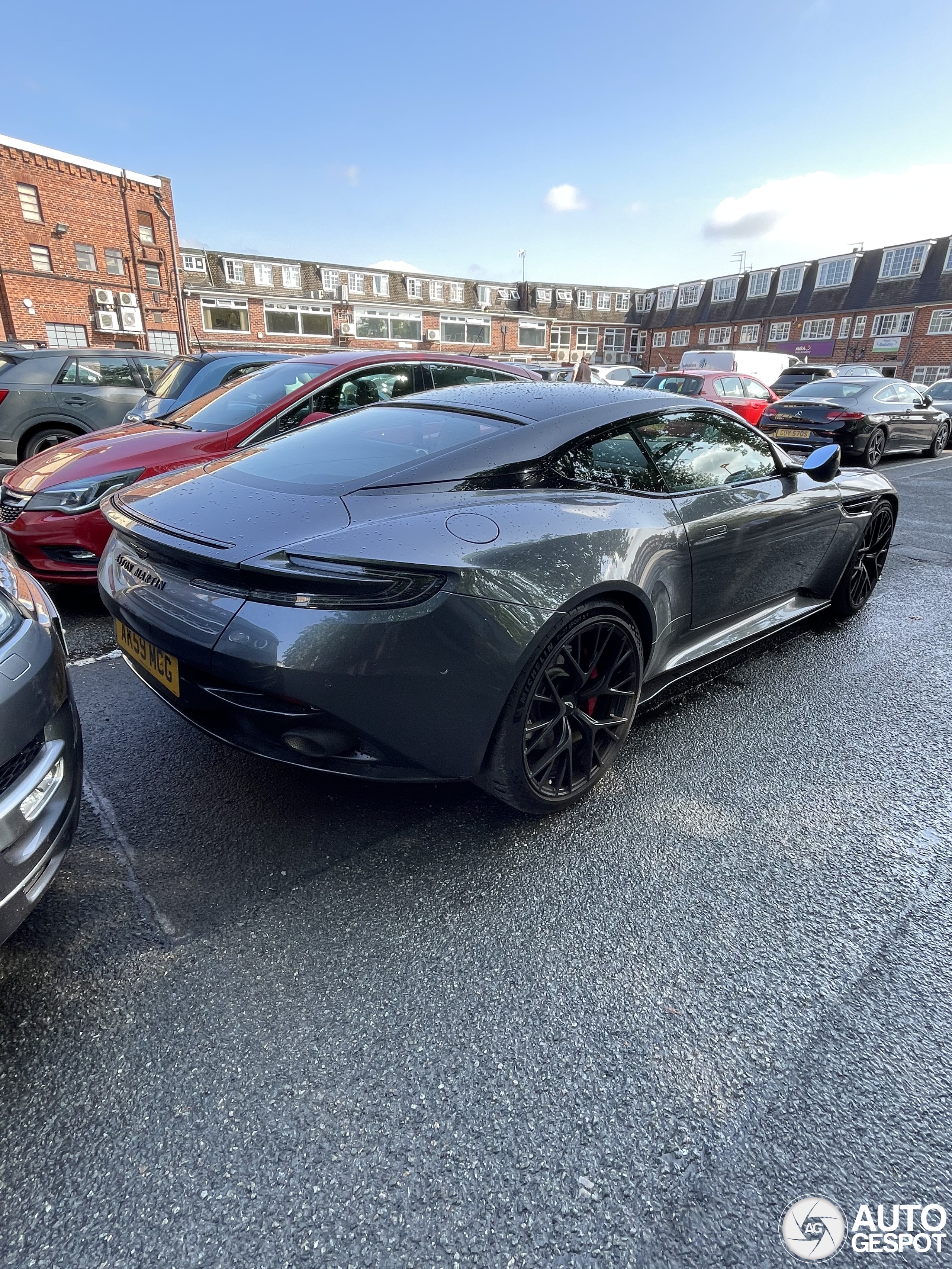 Aston Martin DB12