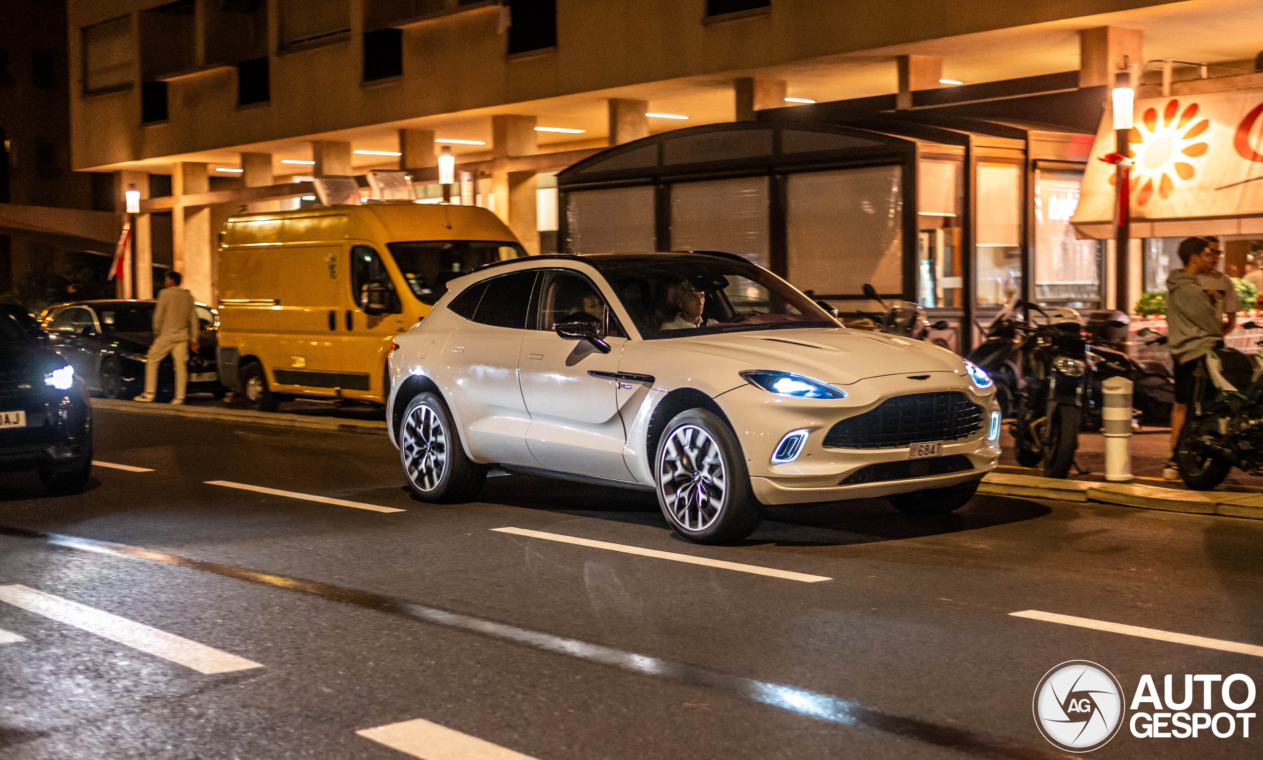 Aston Martin DBX