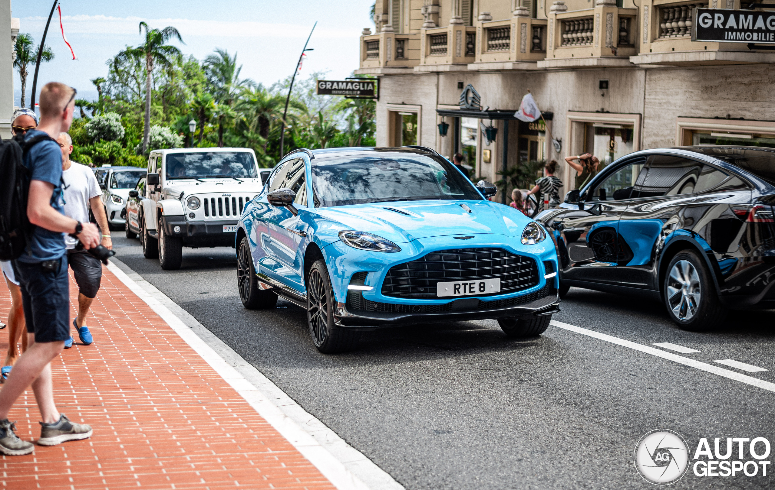 Aston Martin DBX707