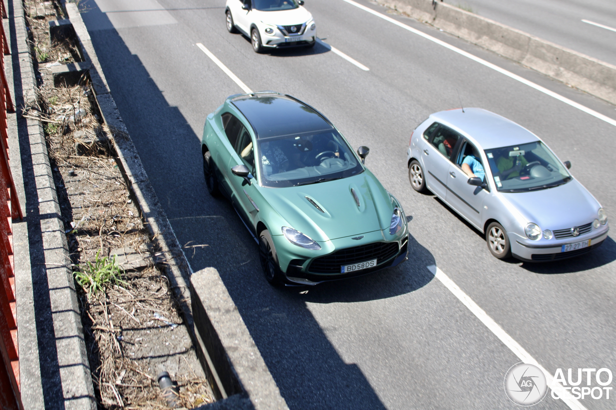 Aston Martin DBX707