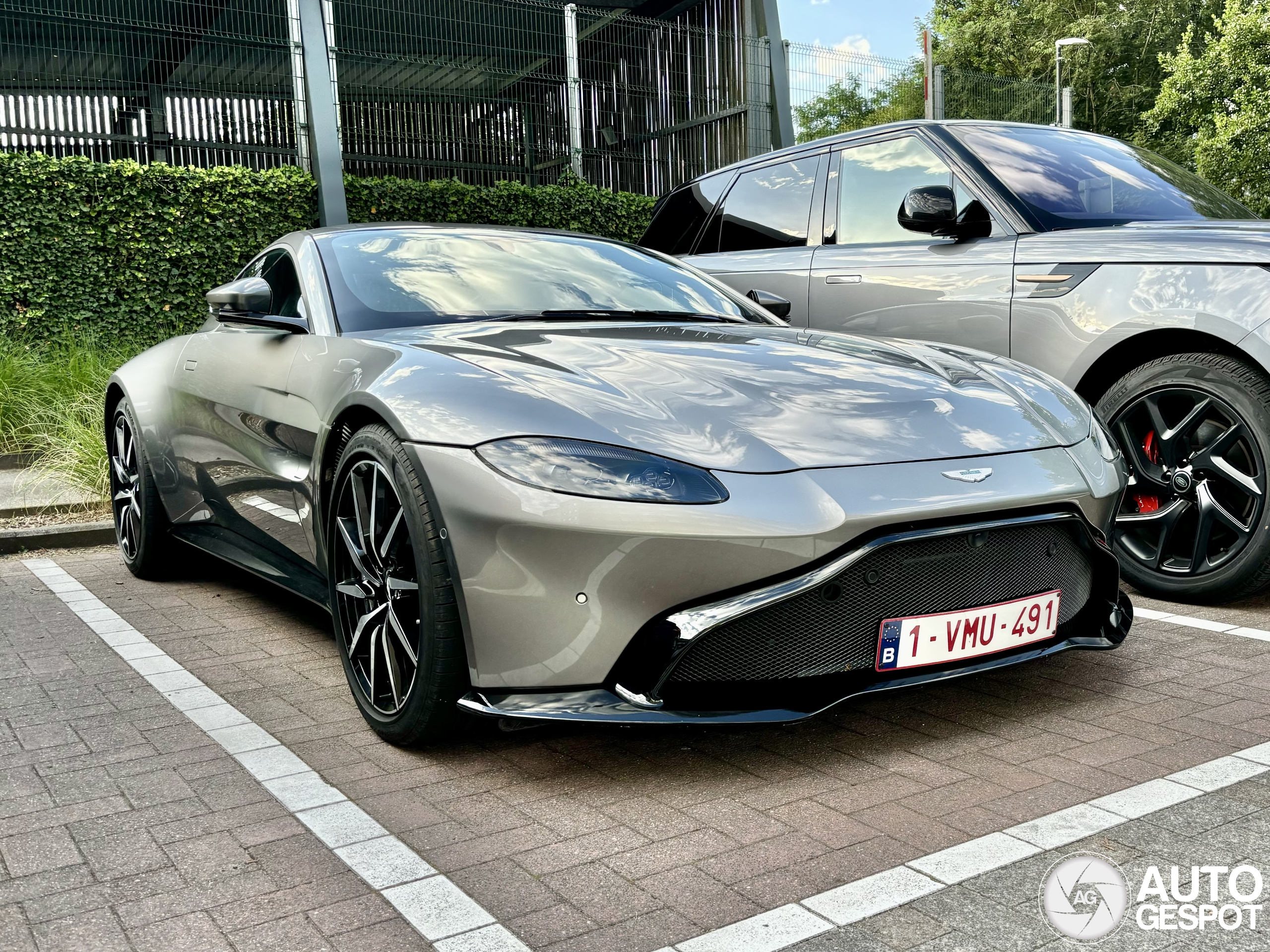 aston-martin-v8-vantage-2018-