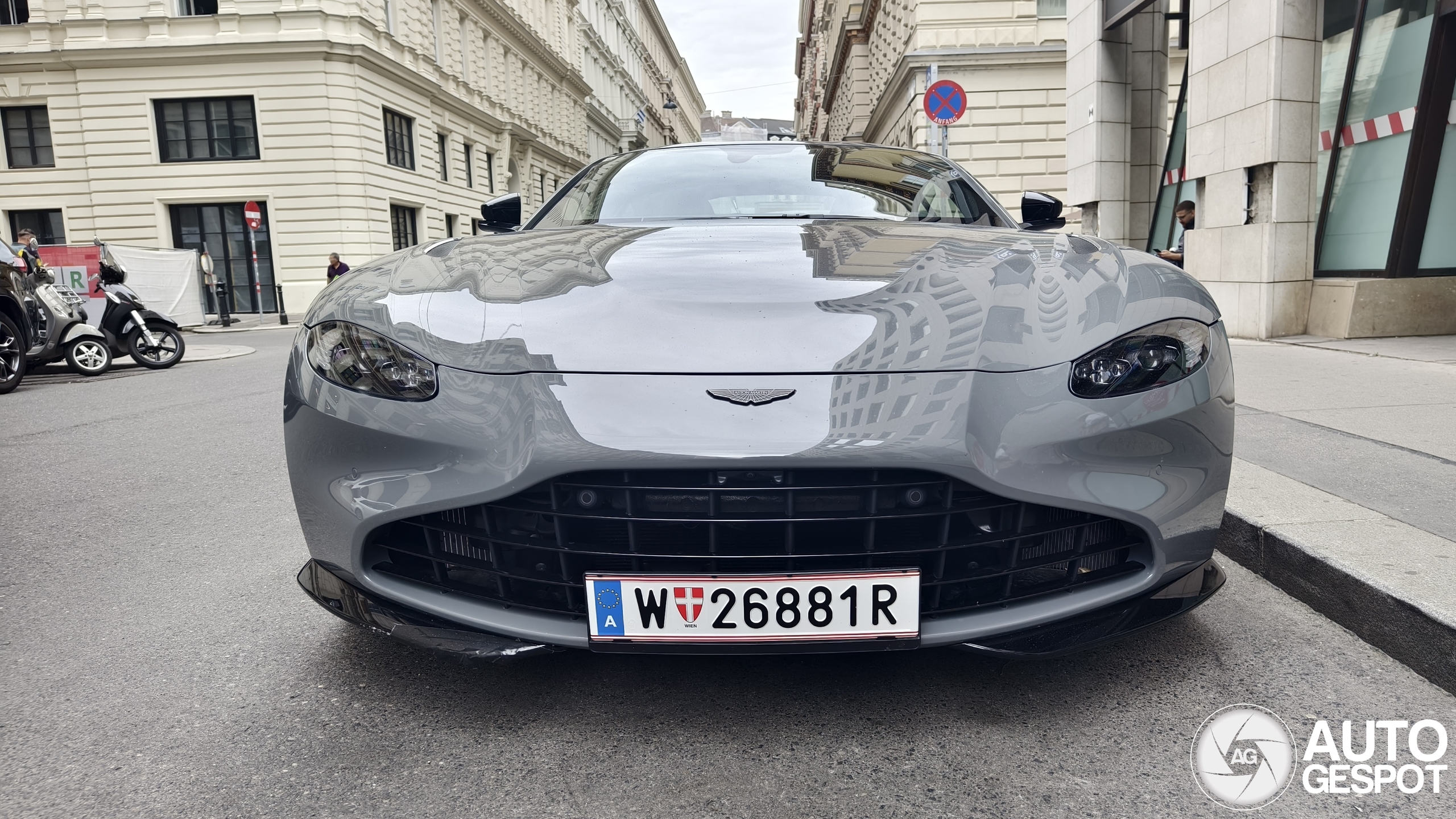 Aston Martin V8 Vantage 2018