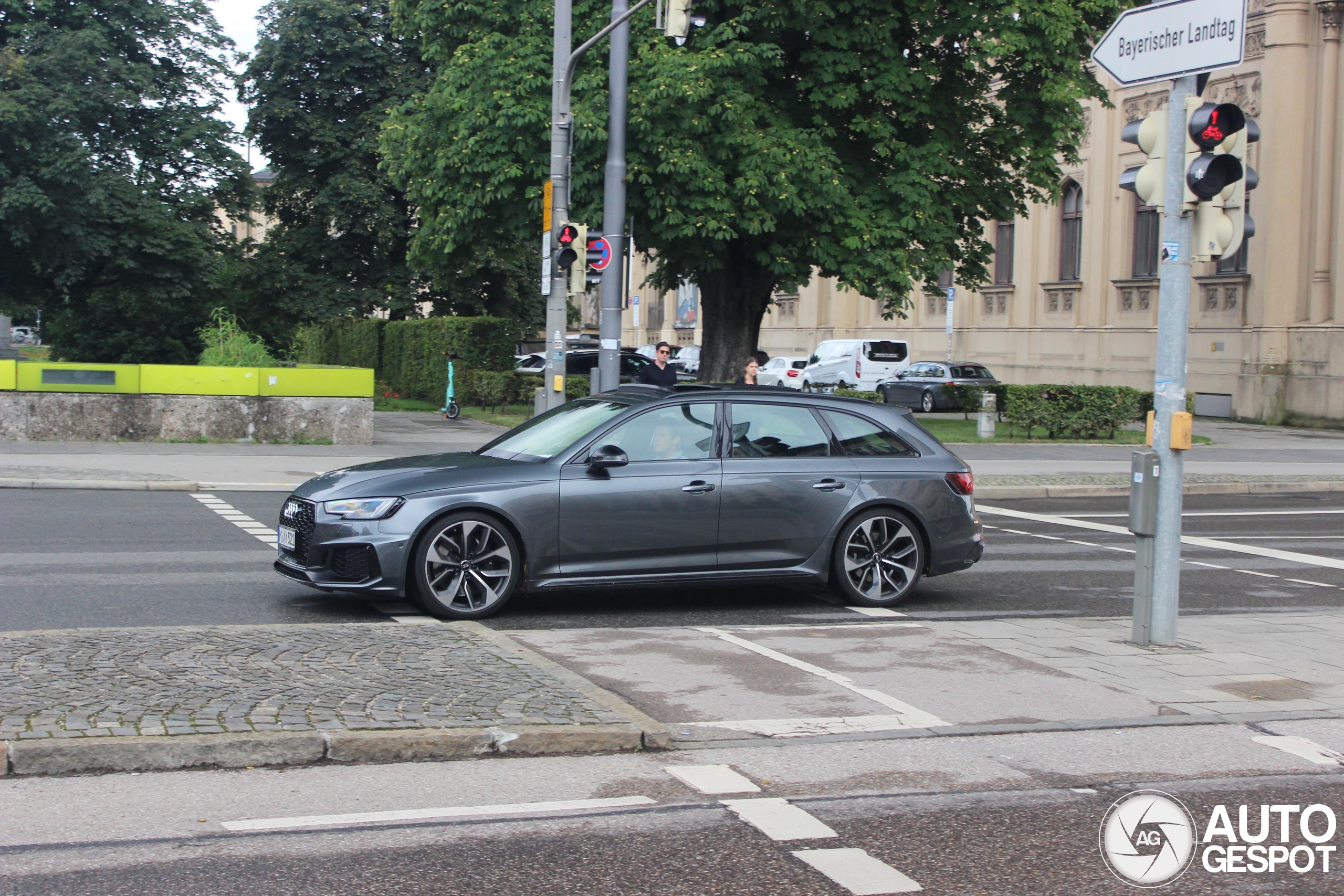 Audi RS4 Avant B9