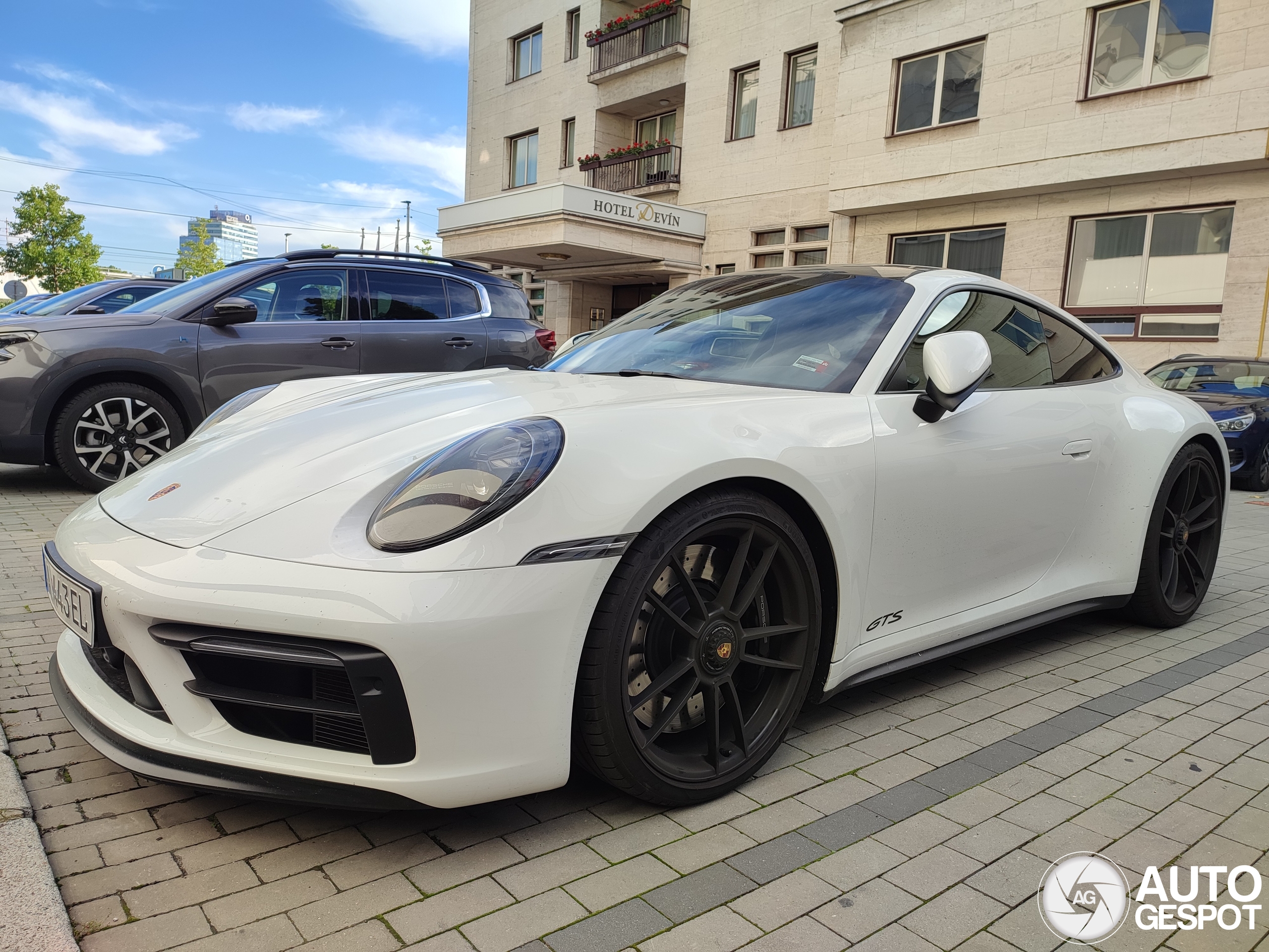 Porsche 992 Carrera 4 GTS