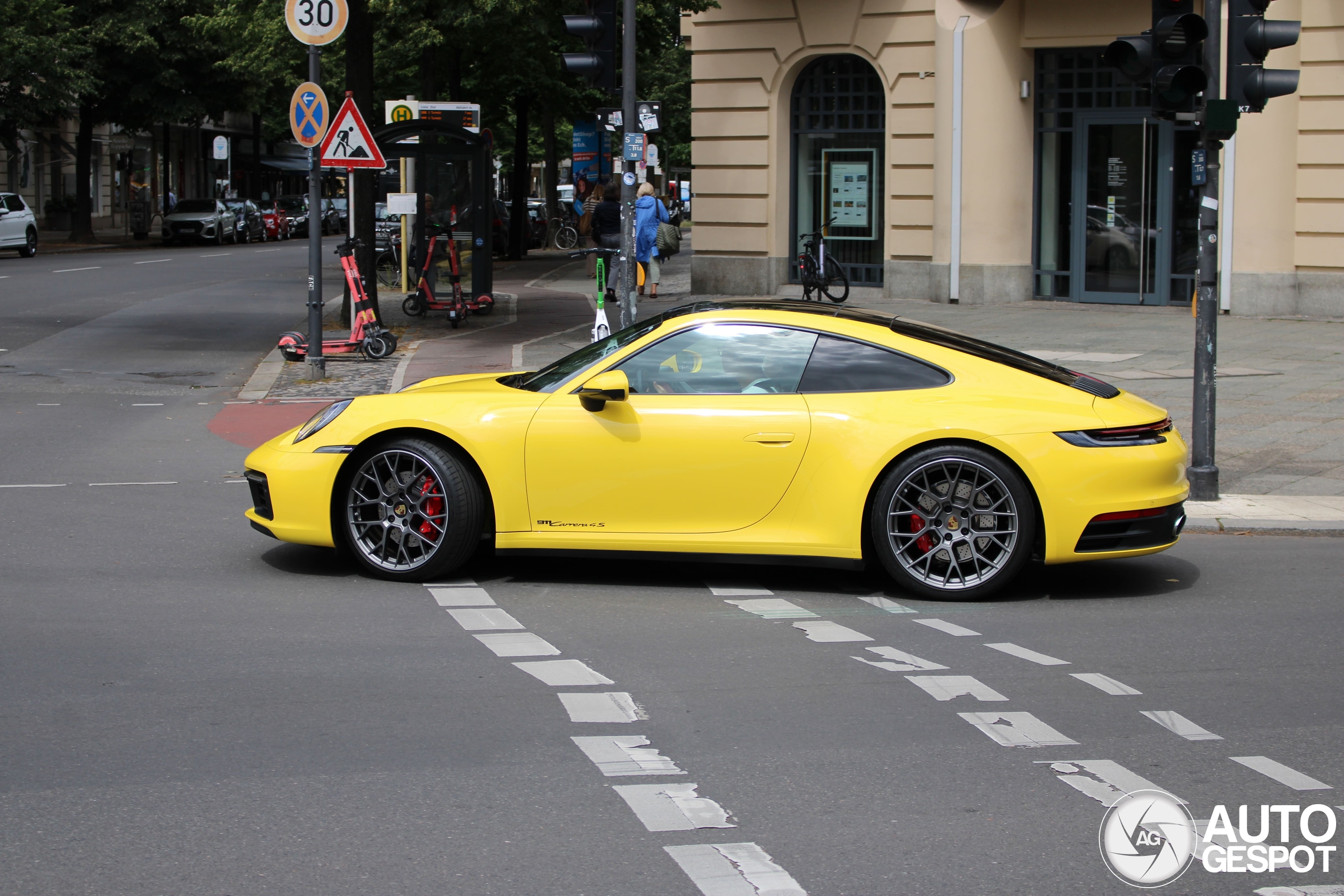 Porsche 992 Carrera 4S