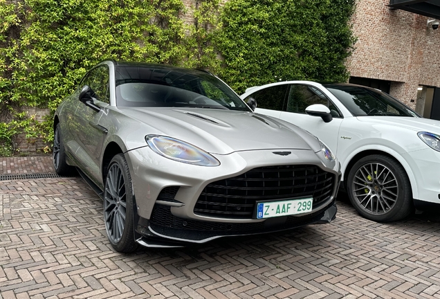 Aston Martin DBX707