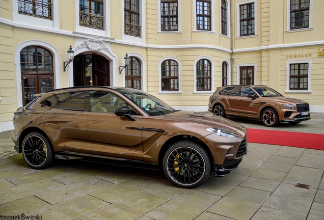 Aston Martin DBX707