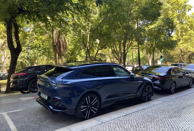 Aston Martin DBX707