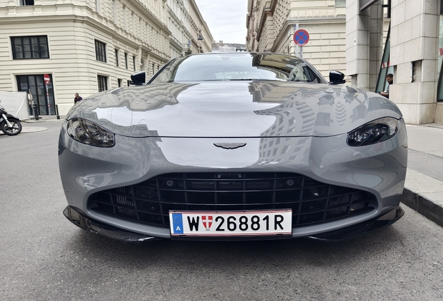 Aston Martin V8 Vantage 2018