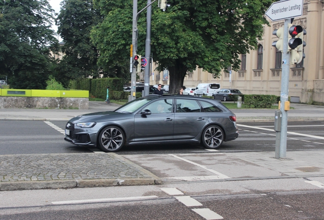 Audi RS4 Avant B9