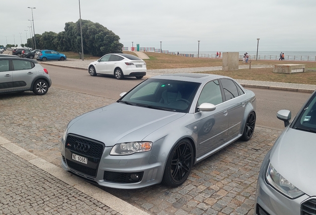 Audi RS4 Sedan