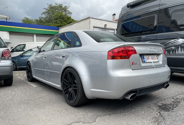 Audi RS4 Sedan