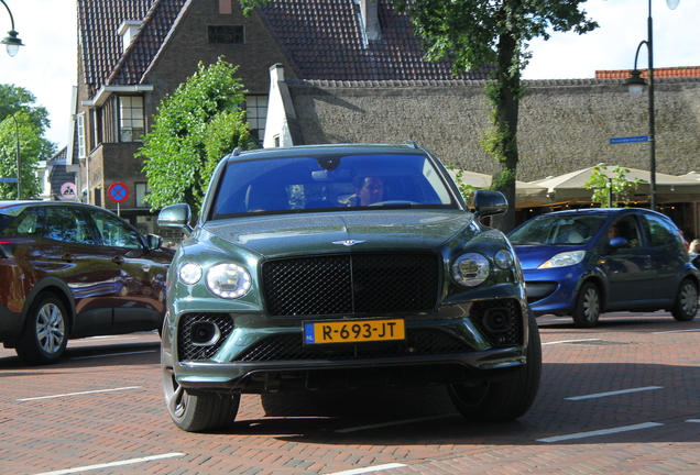 Bentley Bentayga Hybrid 2021