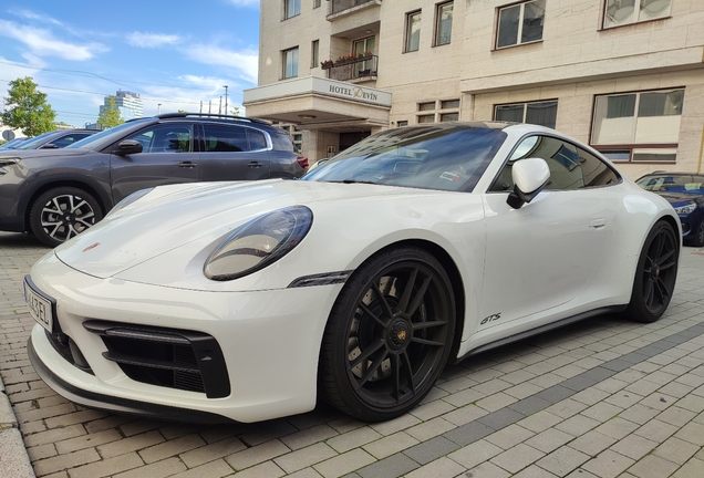 Porsche 992 Carrera 4 GTS