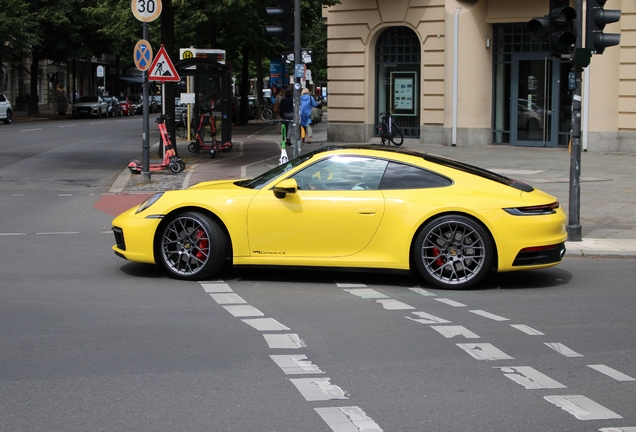 Porsche 992 Carrera 4S