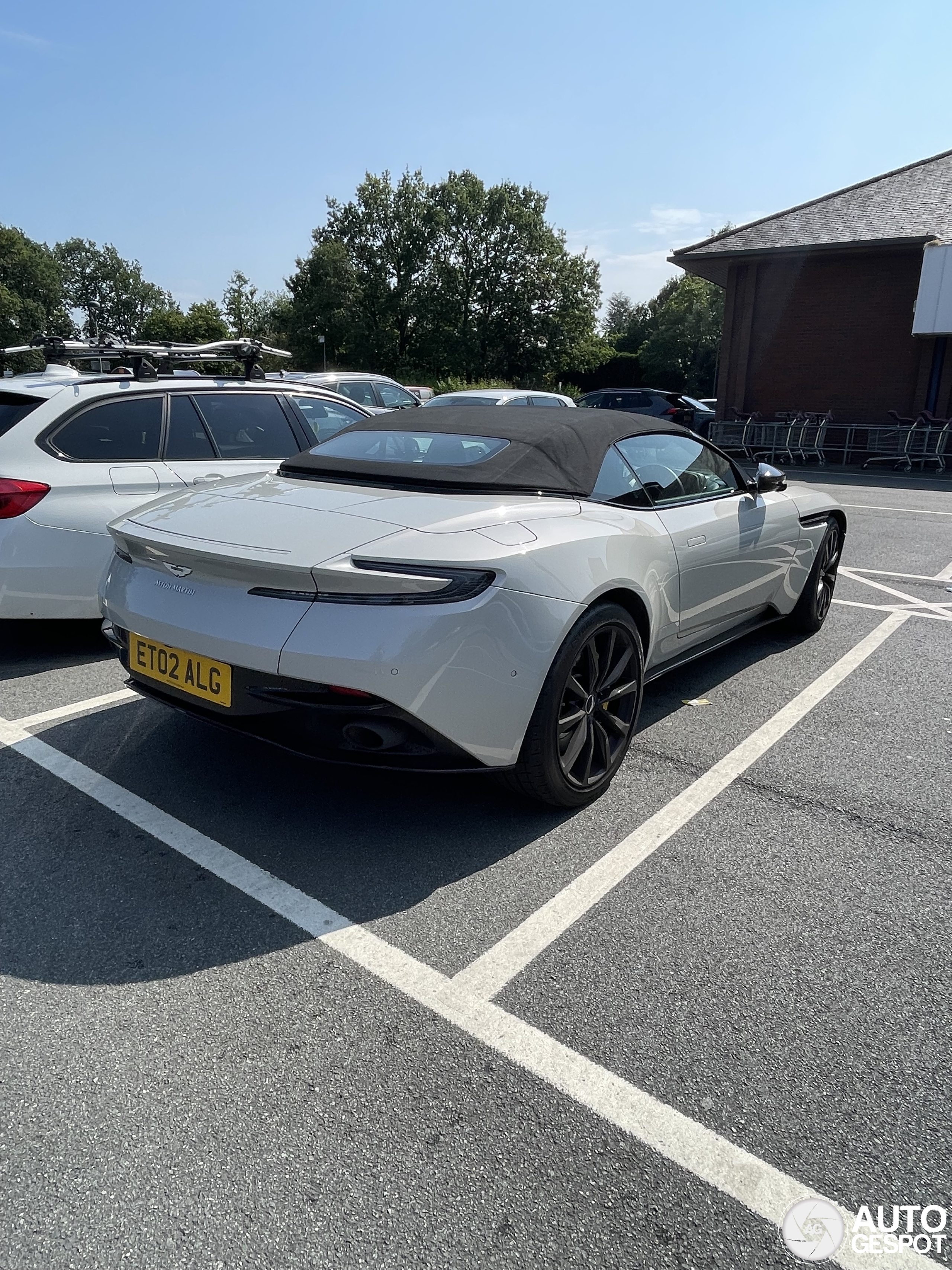 Aston Martin DB11 V8 Volante