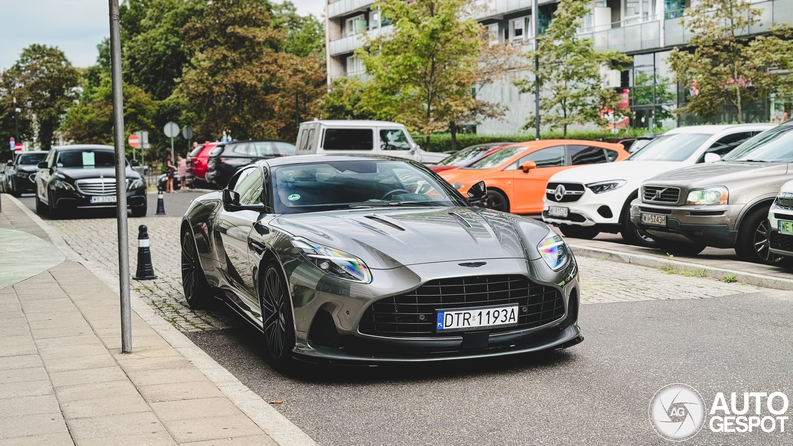 Aston Martin DB12