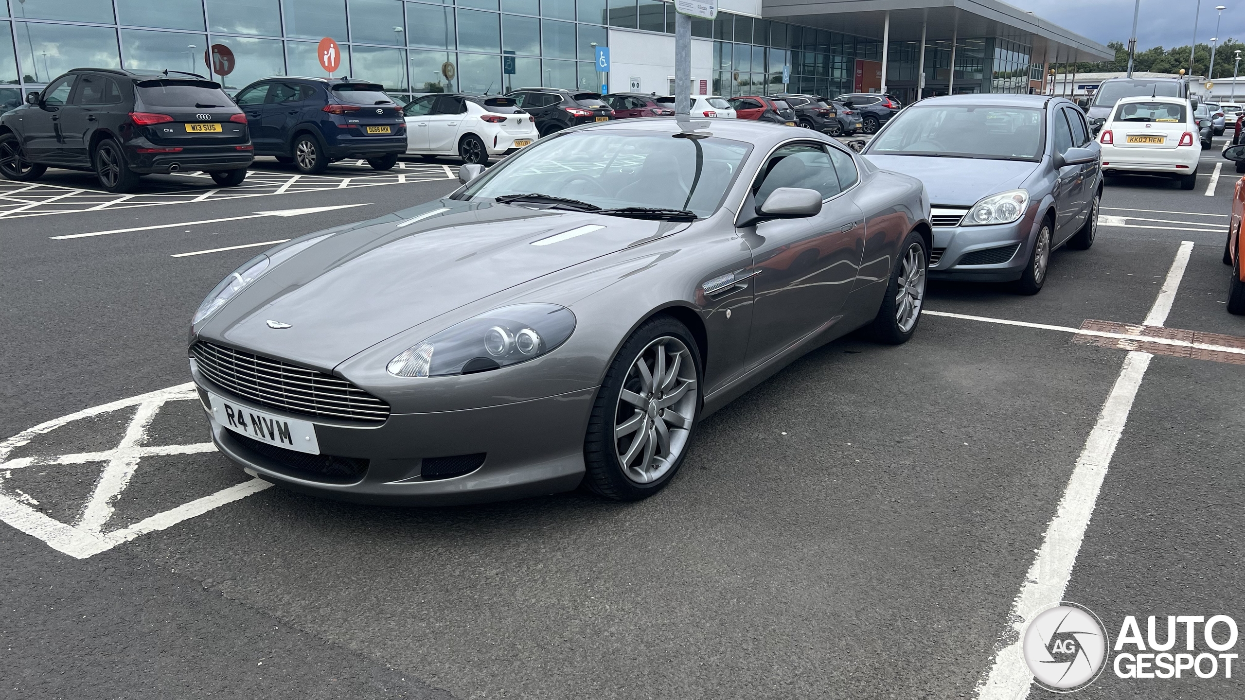 Aston Martin DB9