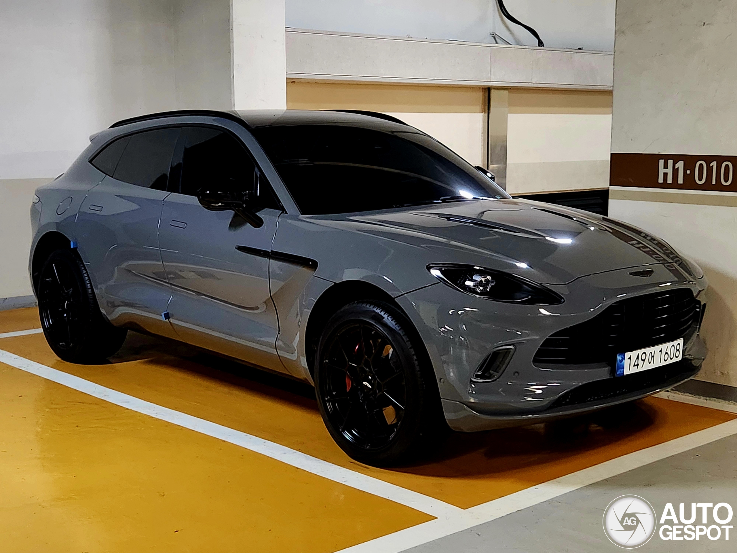 Aston Martin DBX