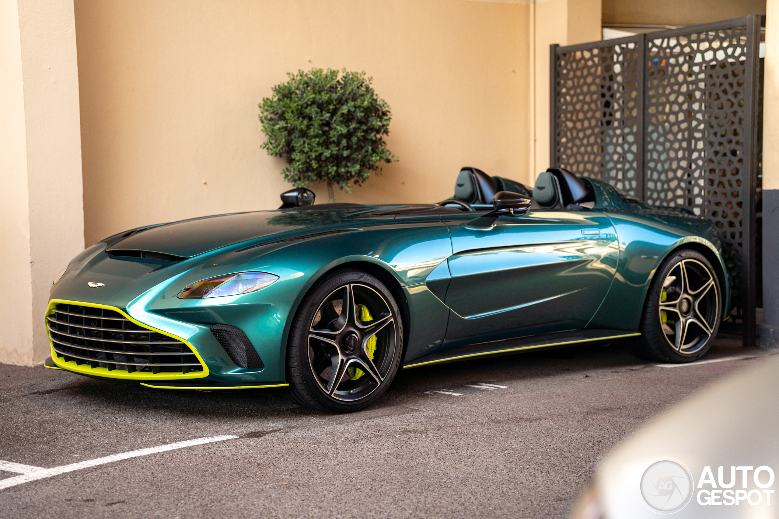 Aston Martin V12 Speedster