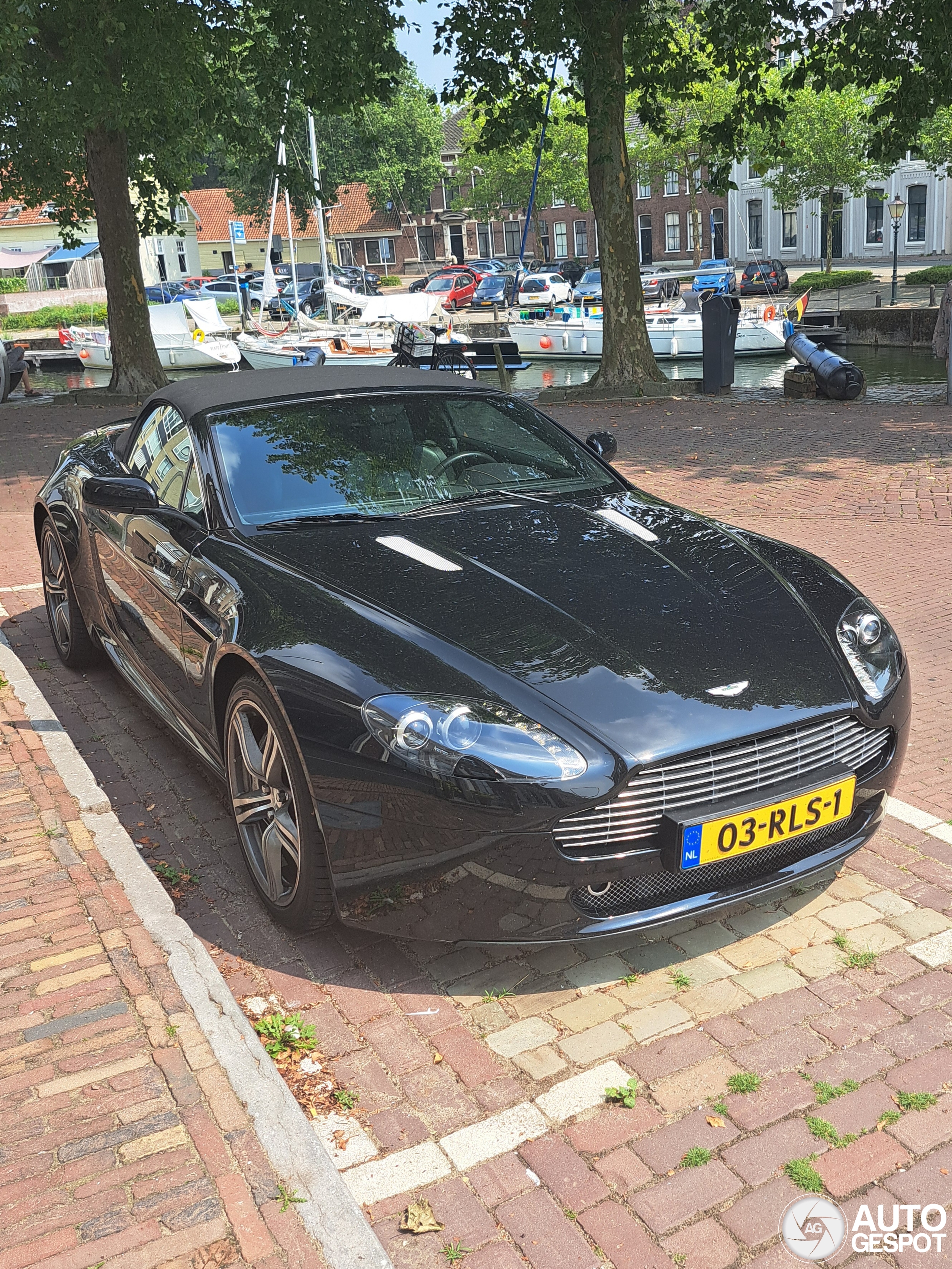 Aston Martin V8 Vantage N400 Roadster