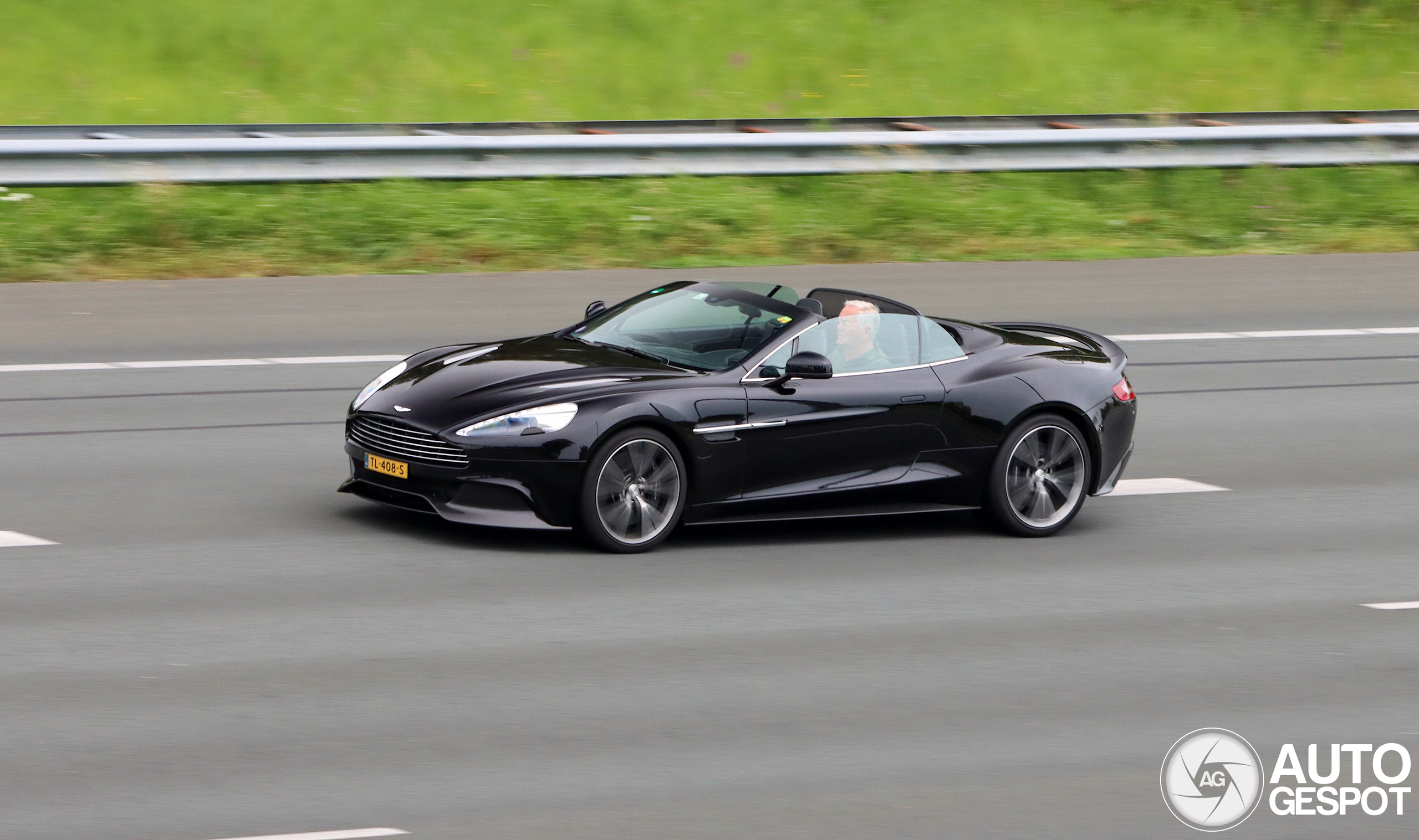 Aston Martin Vanquish Volante