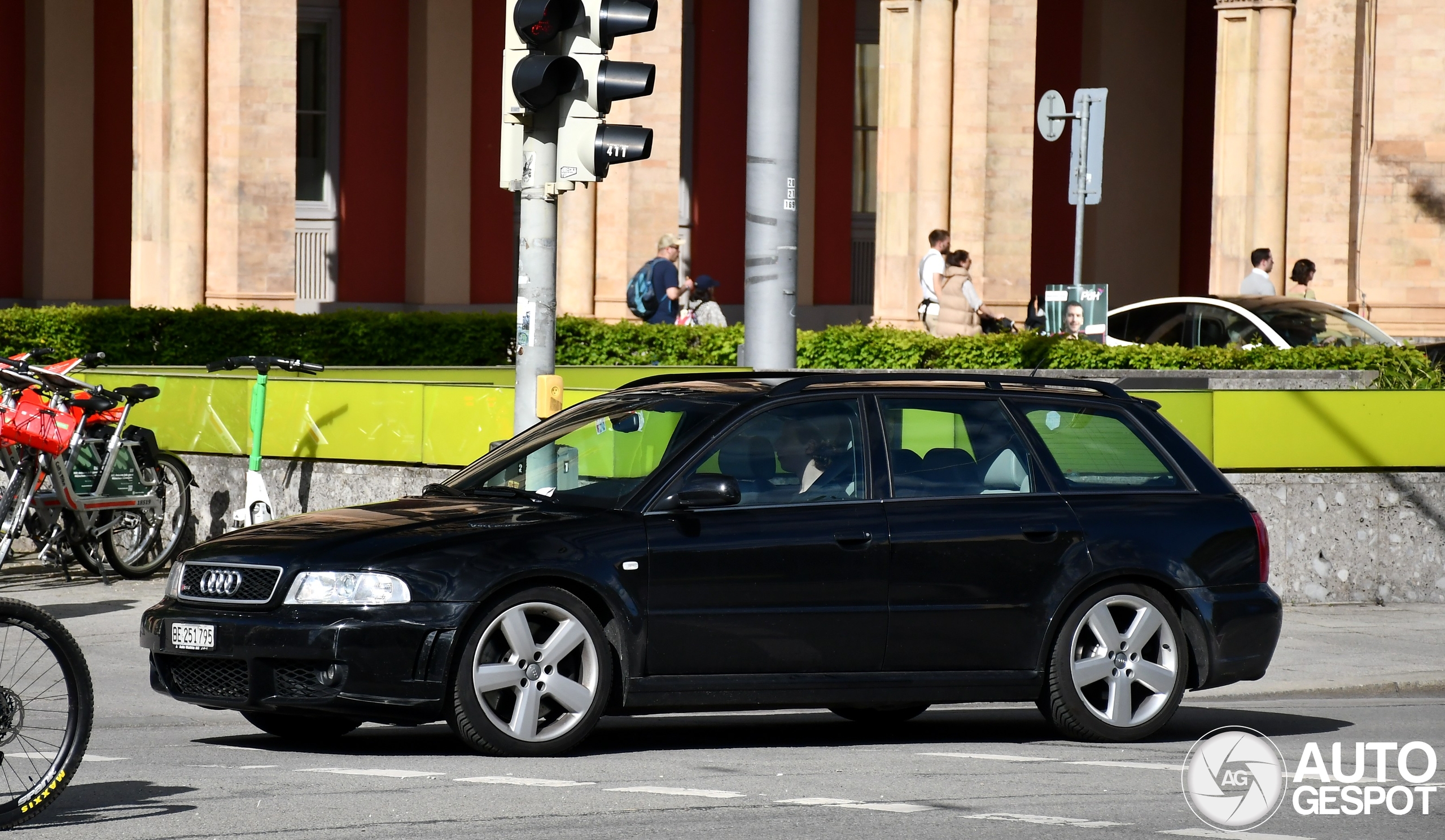 Audi RS4 Avant B5