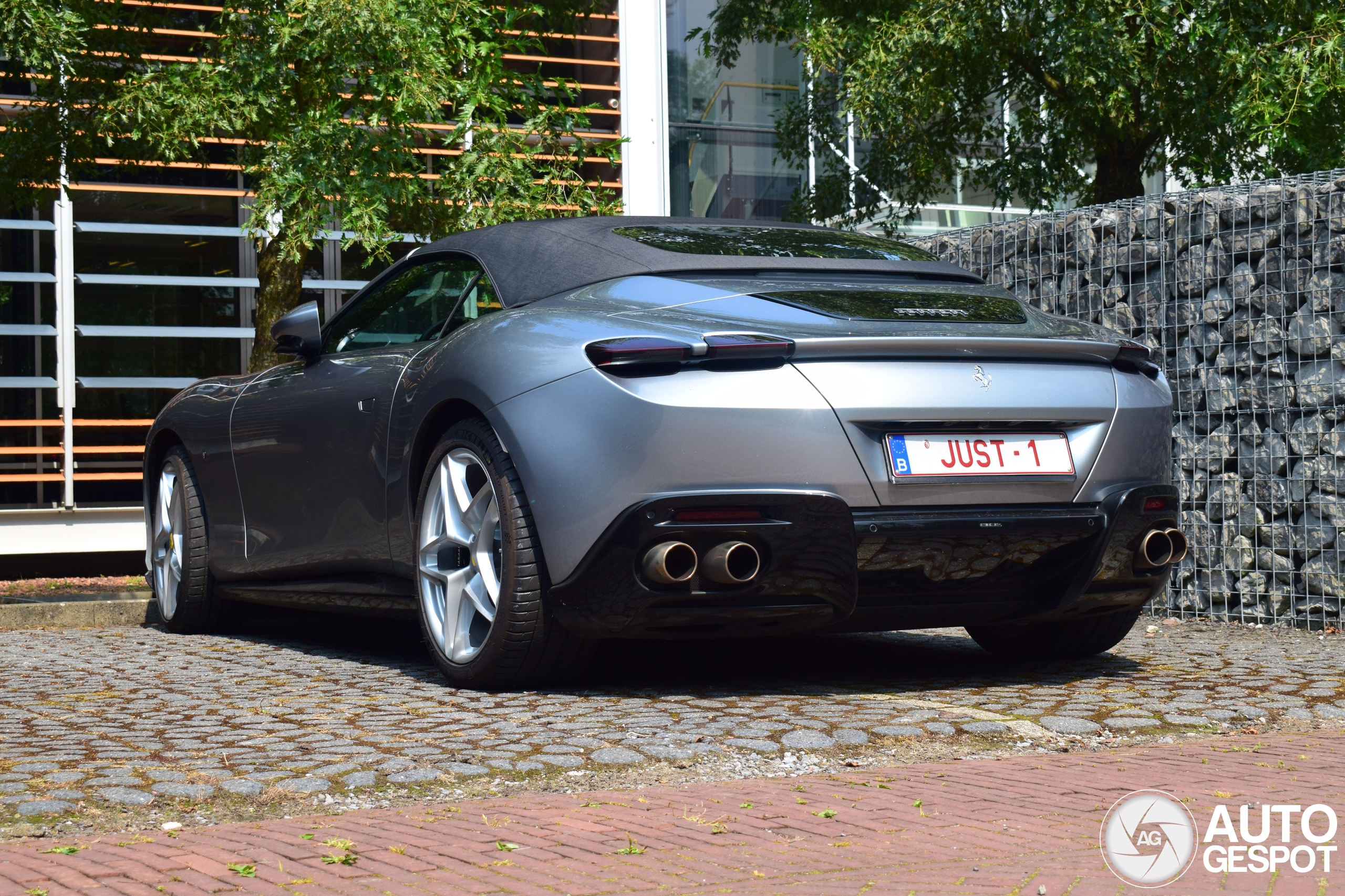 Ferrari Roma Spider