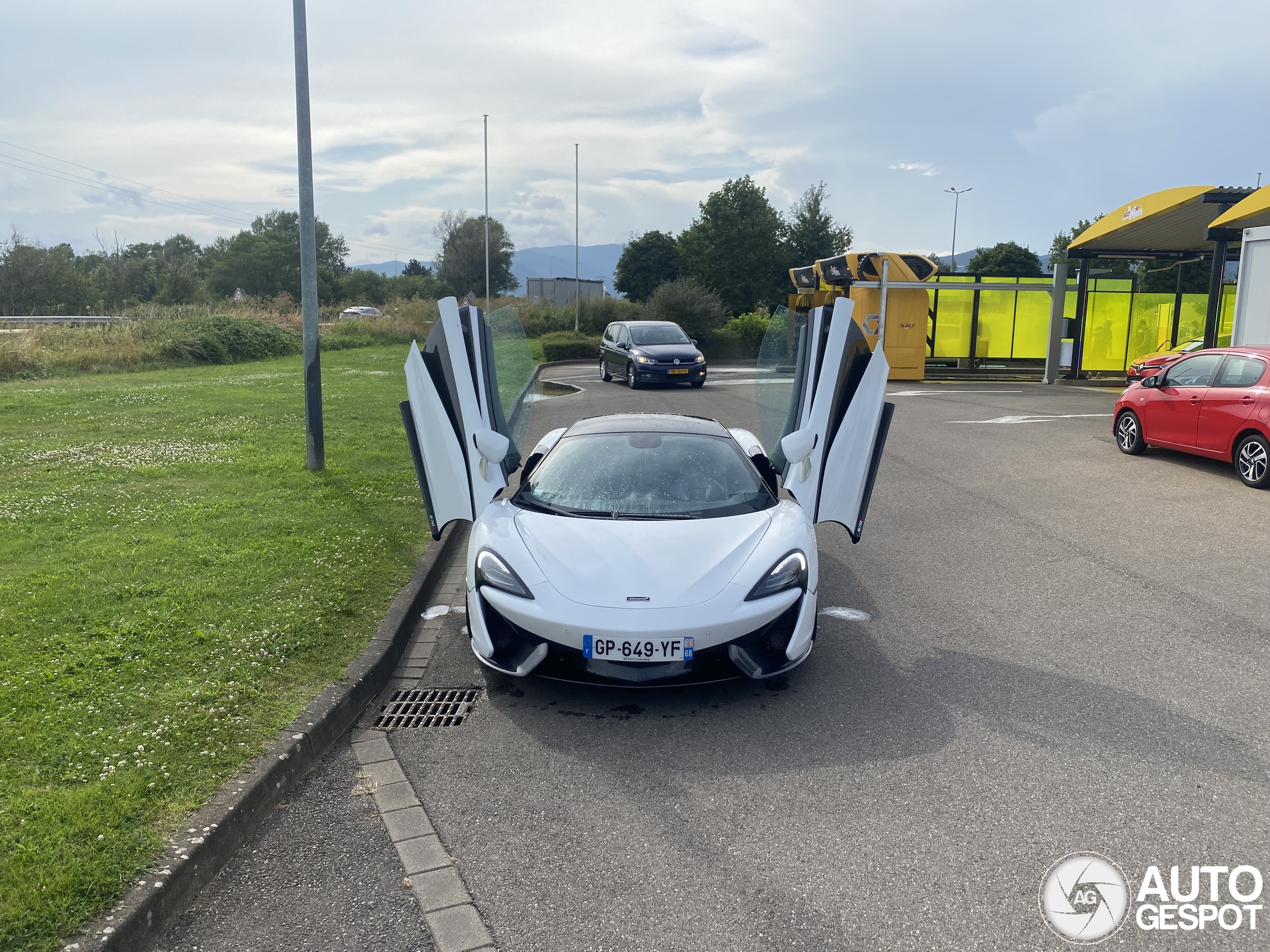 McLaren 570S