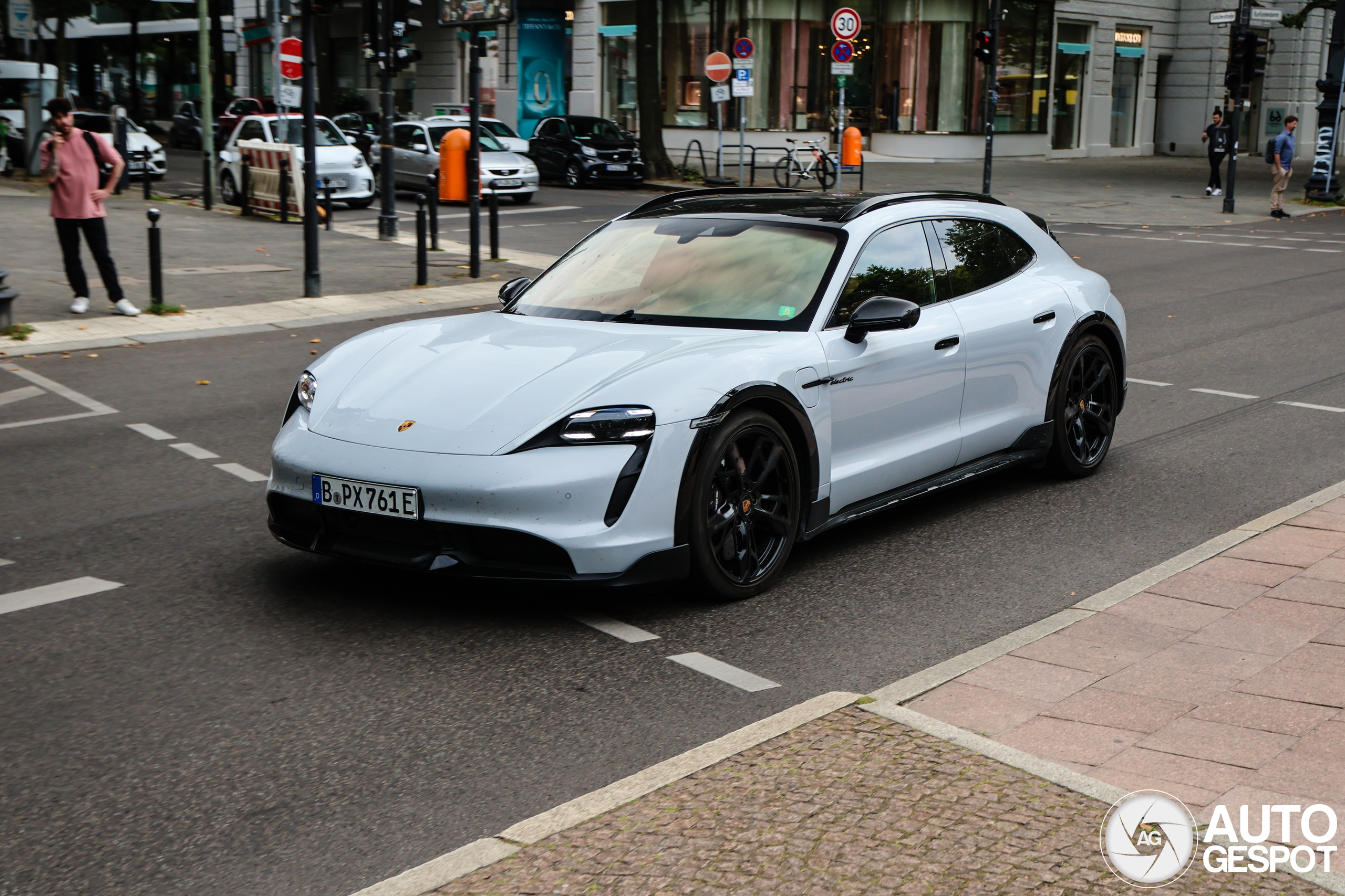 Porsche Taycan Turbo S Cross Turismo