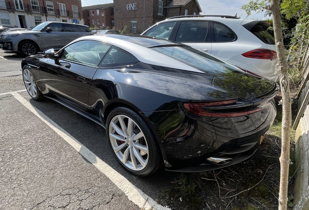 Aston Martin DB11 V8