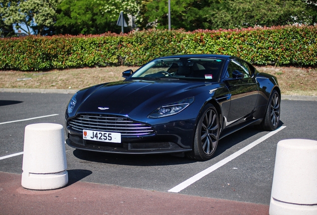 Aston Martin DB11 V8