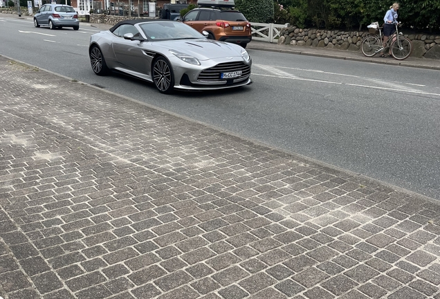 Aston Martin DB12 Volante