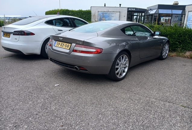 Aston Martin DB9