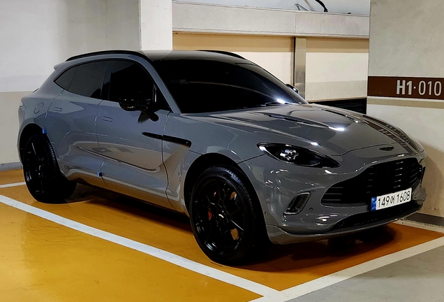 Aston Martin DBX