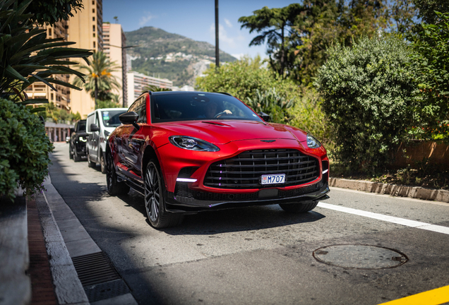 Aston Martin DBX707