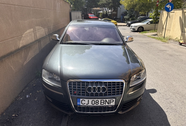 Audi S8 D3