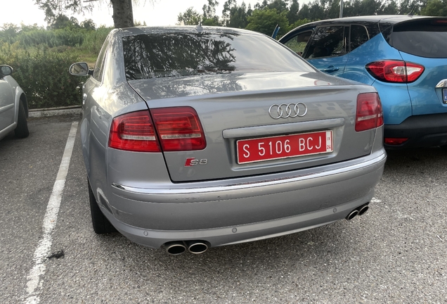 Audi S8 D3