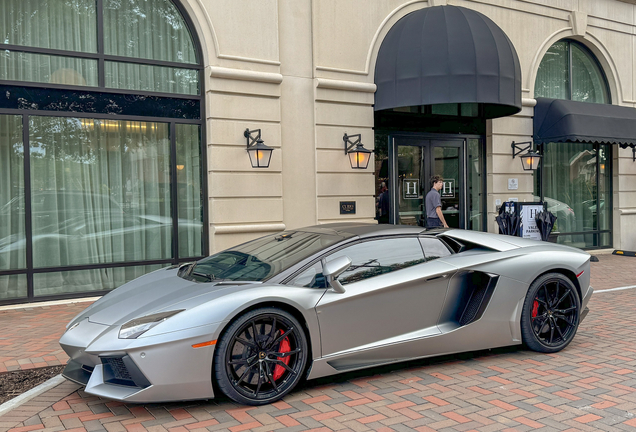 Lamborghini Aventador LP700-4 Roadster