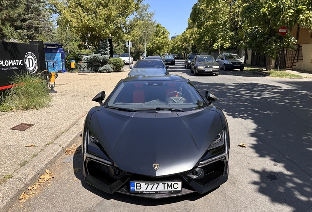 Lamborghini Revuelto